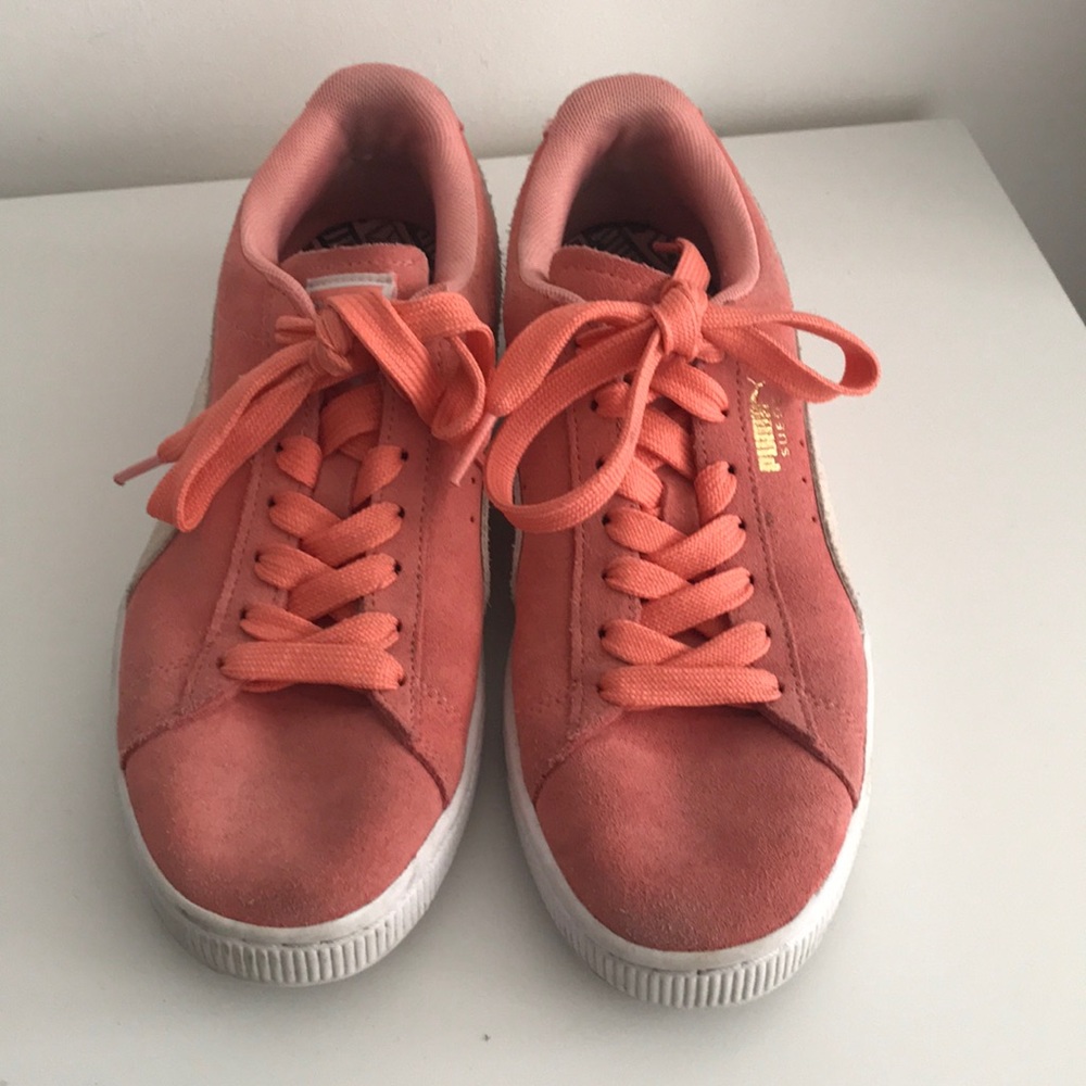 Puma Suede Classics in Desert Flower/White